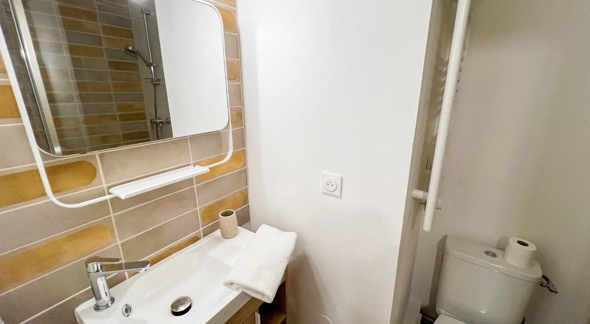 Parking Included - Clim - Terrace - Hypercentre Apartment Avignon France
