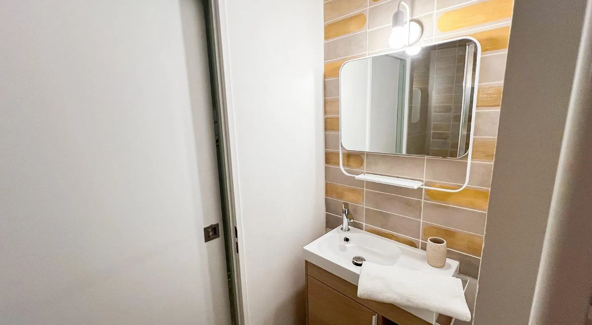 Parking Included - Clim - Terrace - Hypercentre Apartment Avignon France
